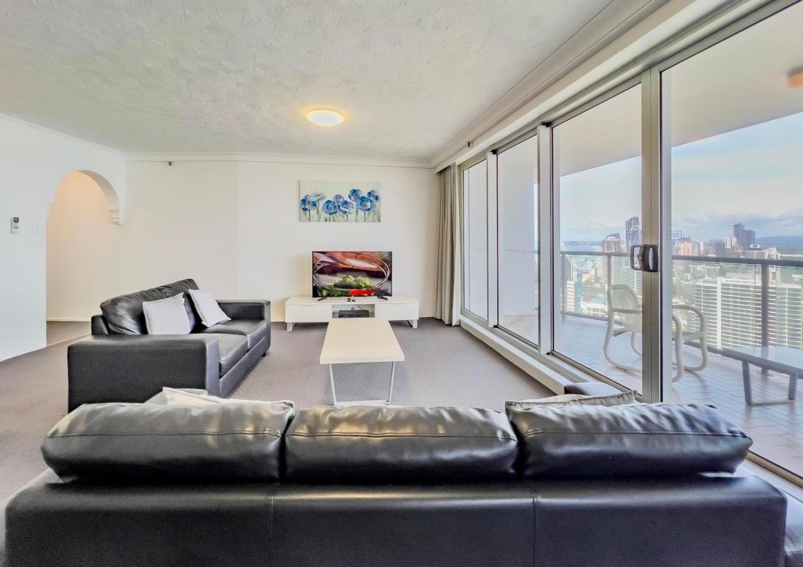 Apartment Views Level 38 *