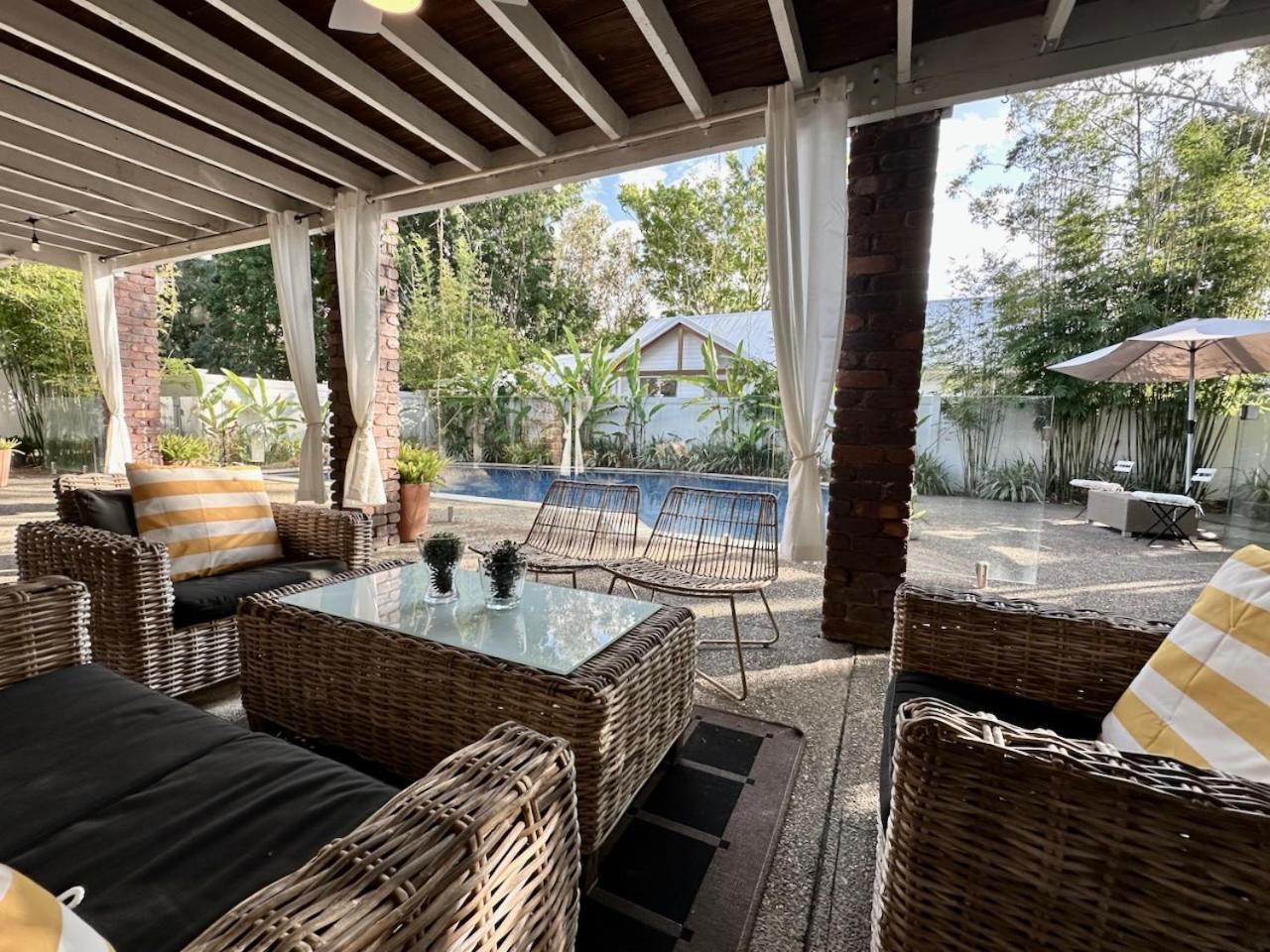 Apartment Conifer - Your Private Pool Retreat *