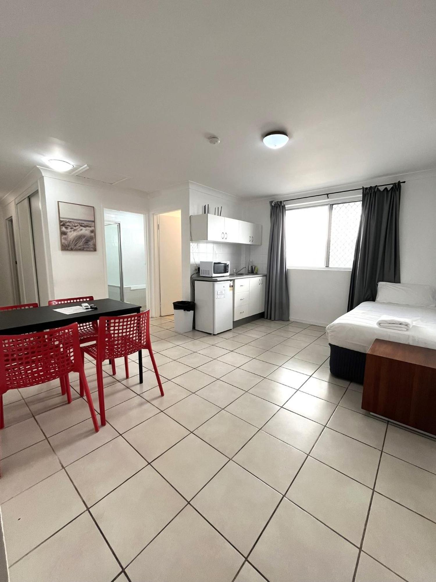 Browns Broadbeach Motel