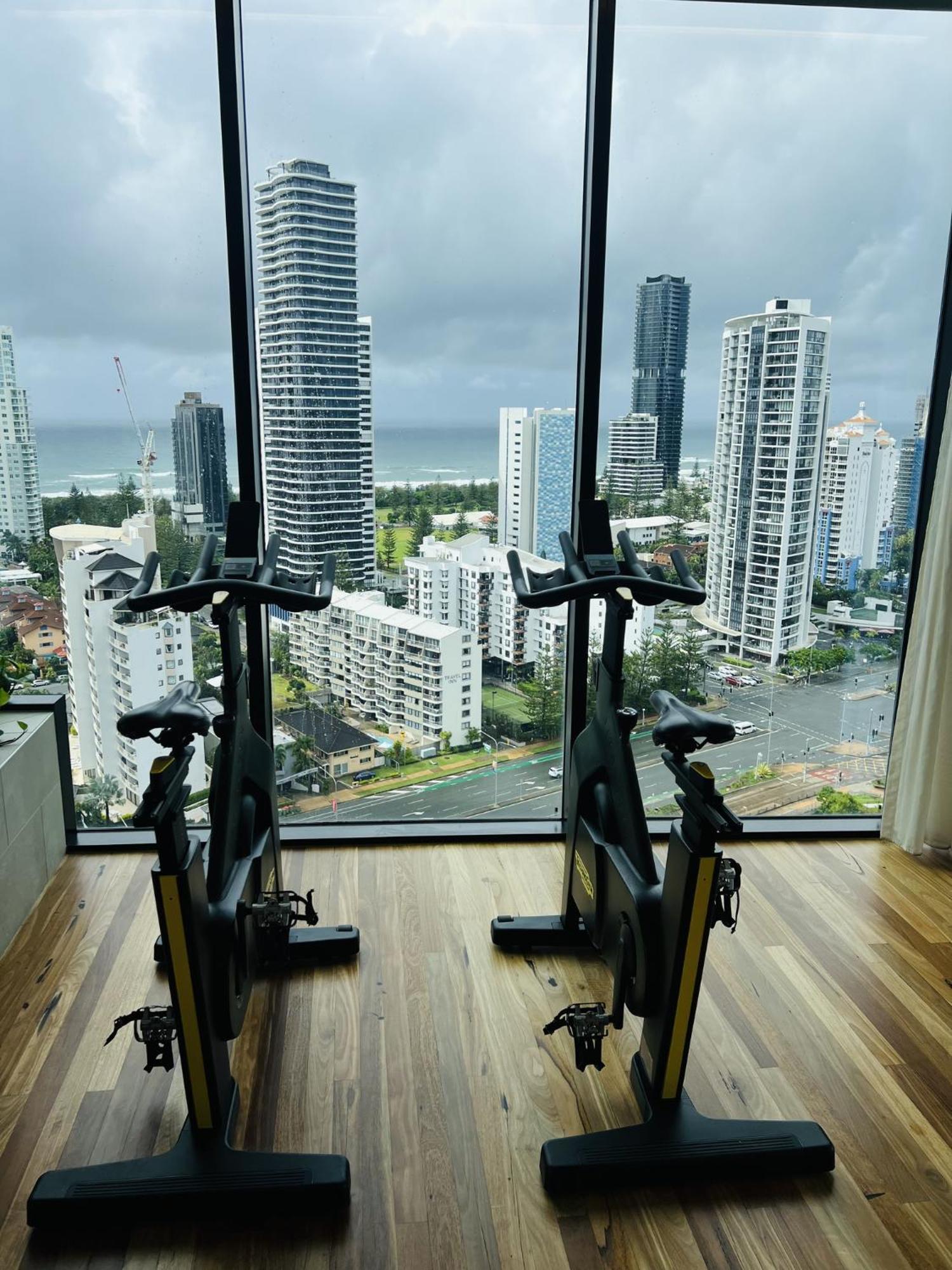 La Jolla Broadbeach Aparthotel