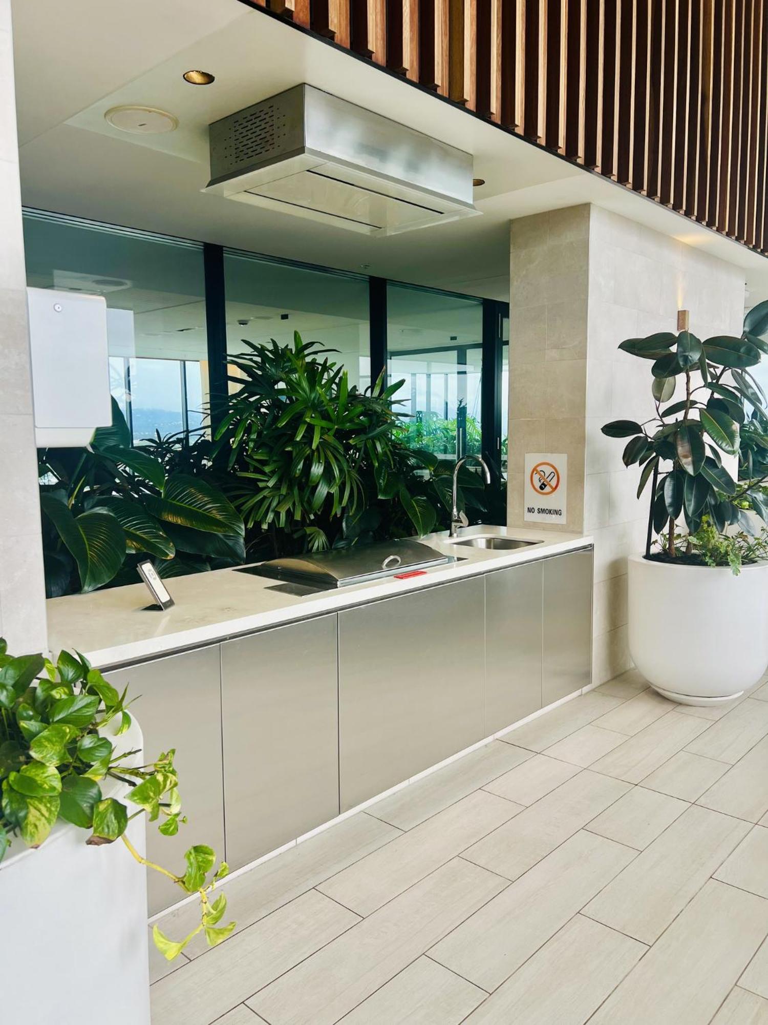 La Jolla Broadbeach Aparthotel Gold Coast
