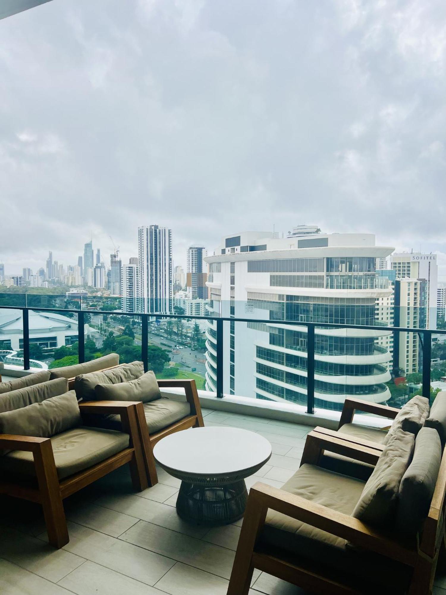 La Jolla Broadbeach Aparthotel