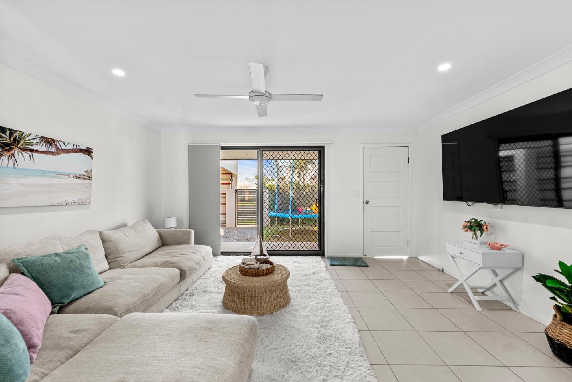Villa Lux Waterfront With Magnesium - The Goldie