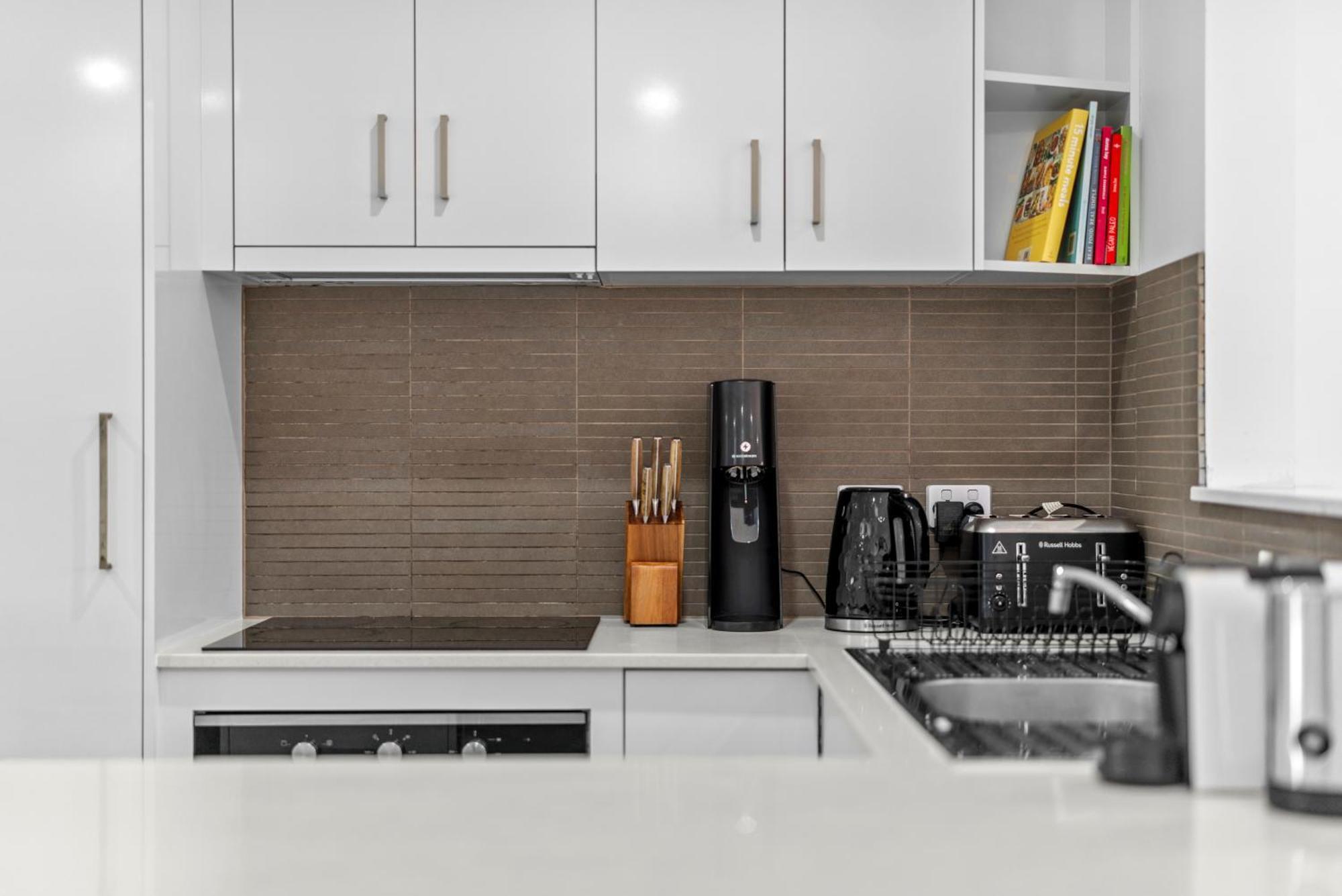 Lux Waterfront With Magnesium - The Goldie