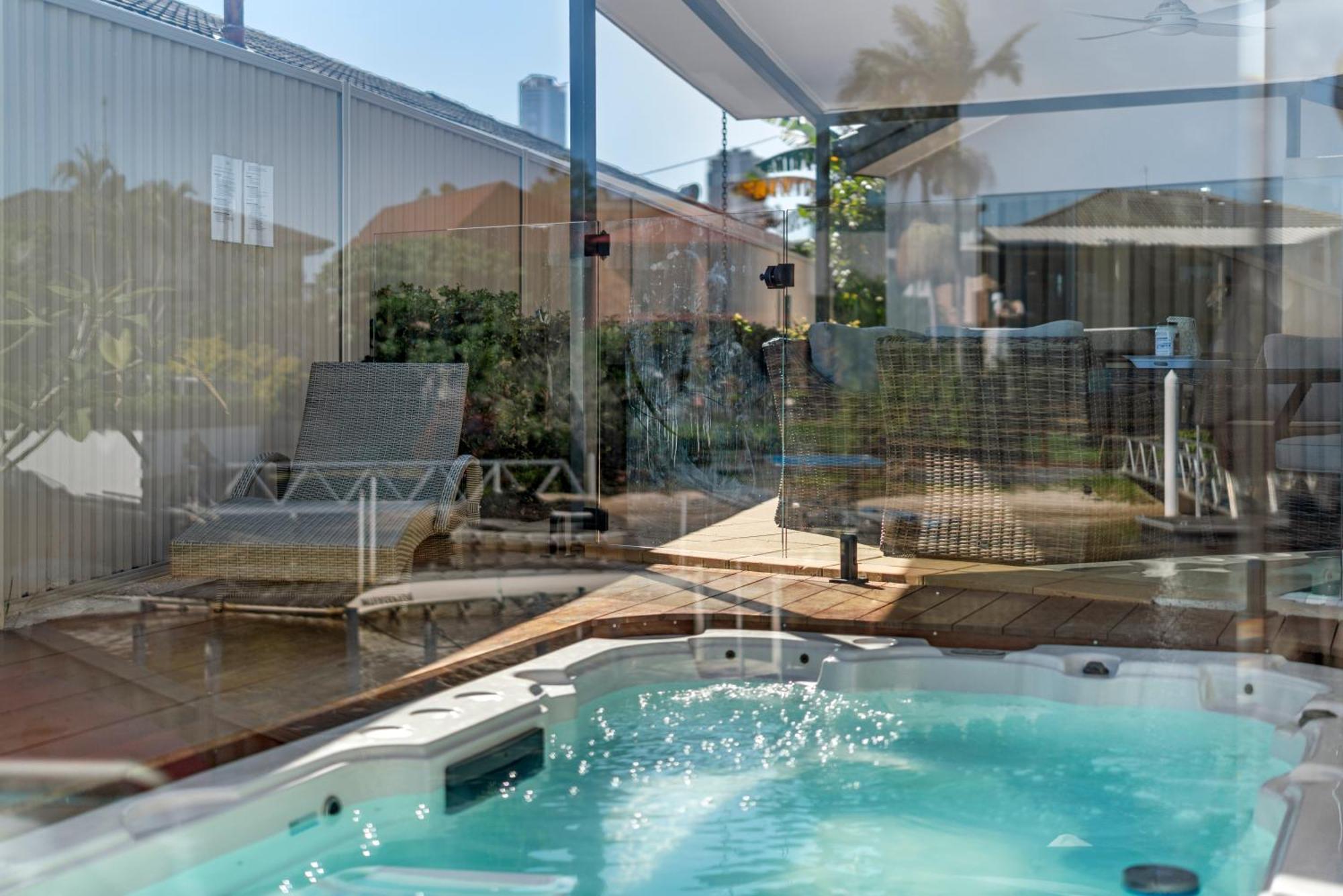 Villa Lux Waterfront With Magnesium - The Goldie *