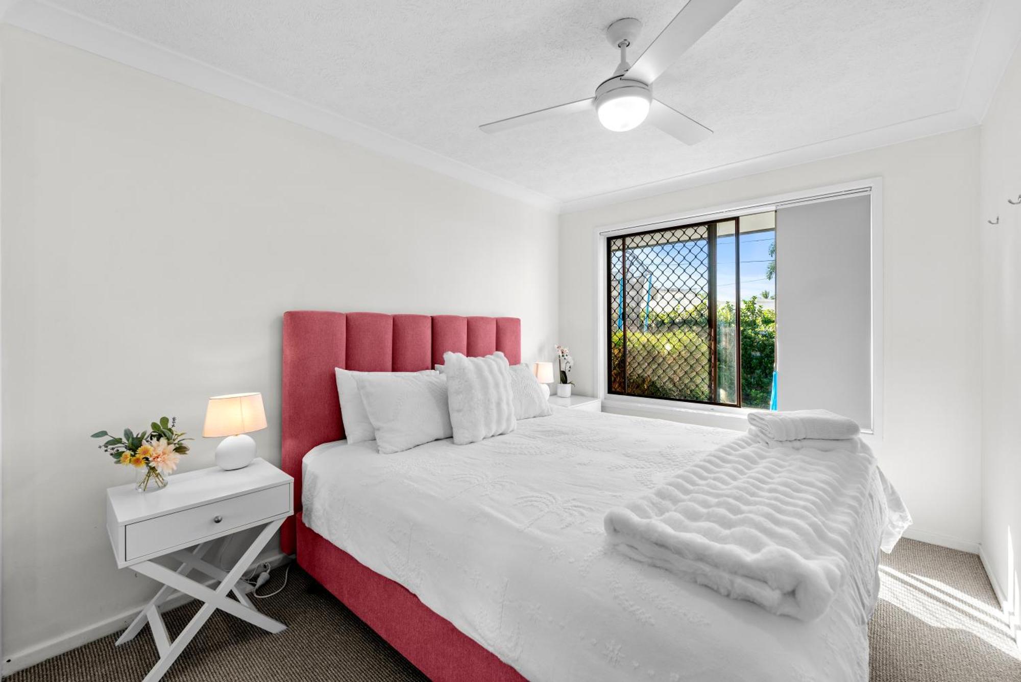 Lux Waterfront With Magnesium - The Goldie Villa