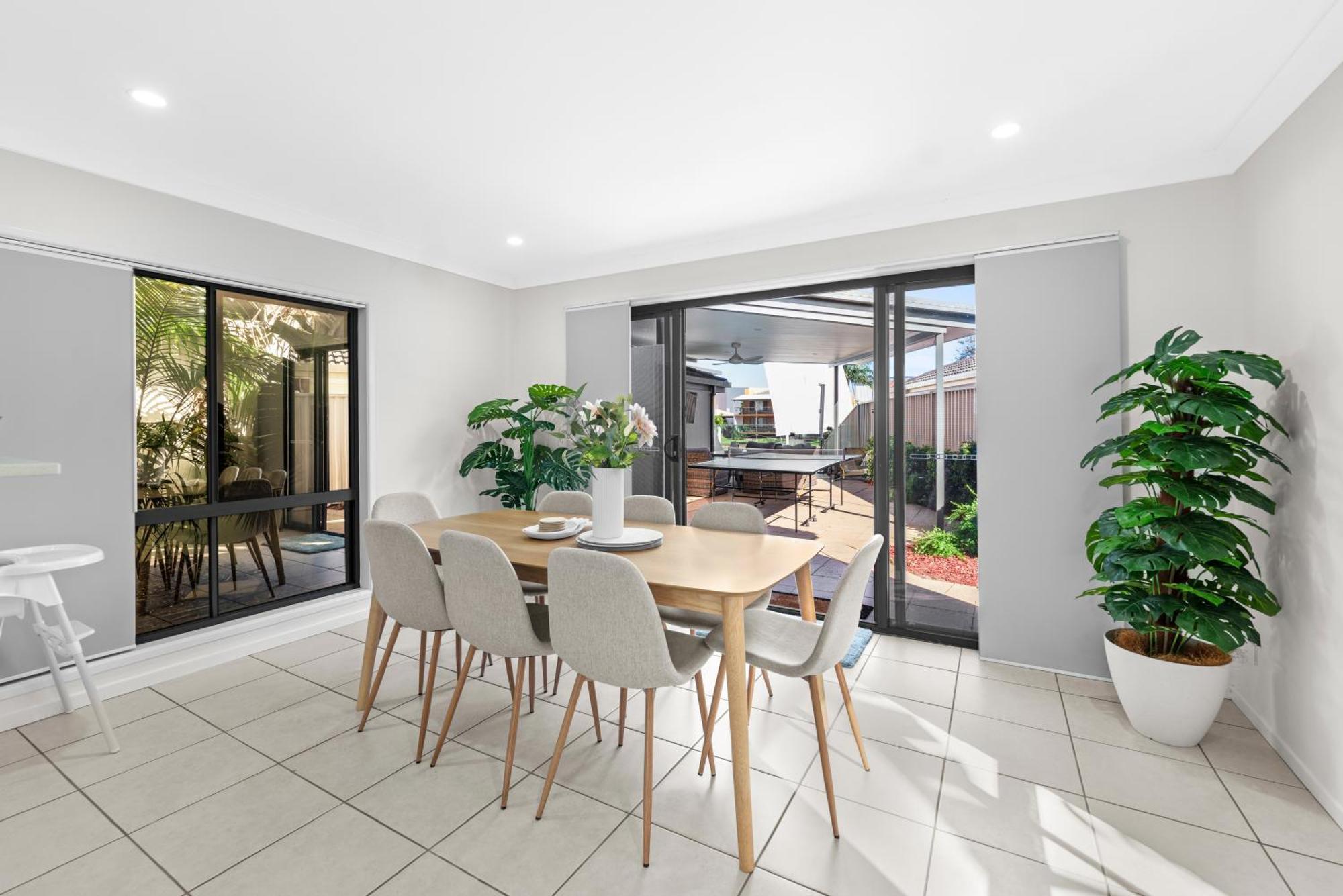 Villa Lux Waterfront With Magnesium - The Goldie