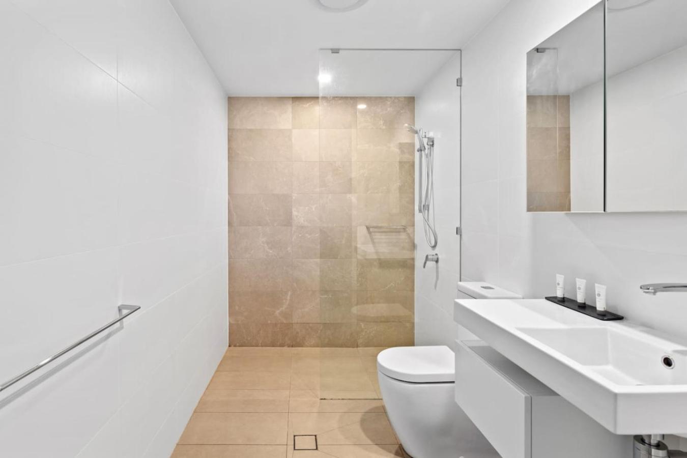 Apartment Spacious And Modern 2 Bedroom In Paradise