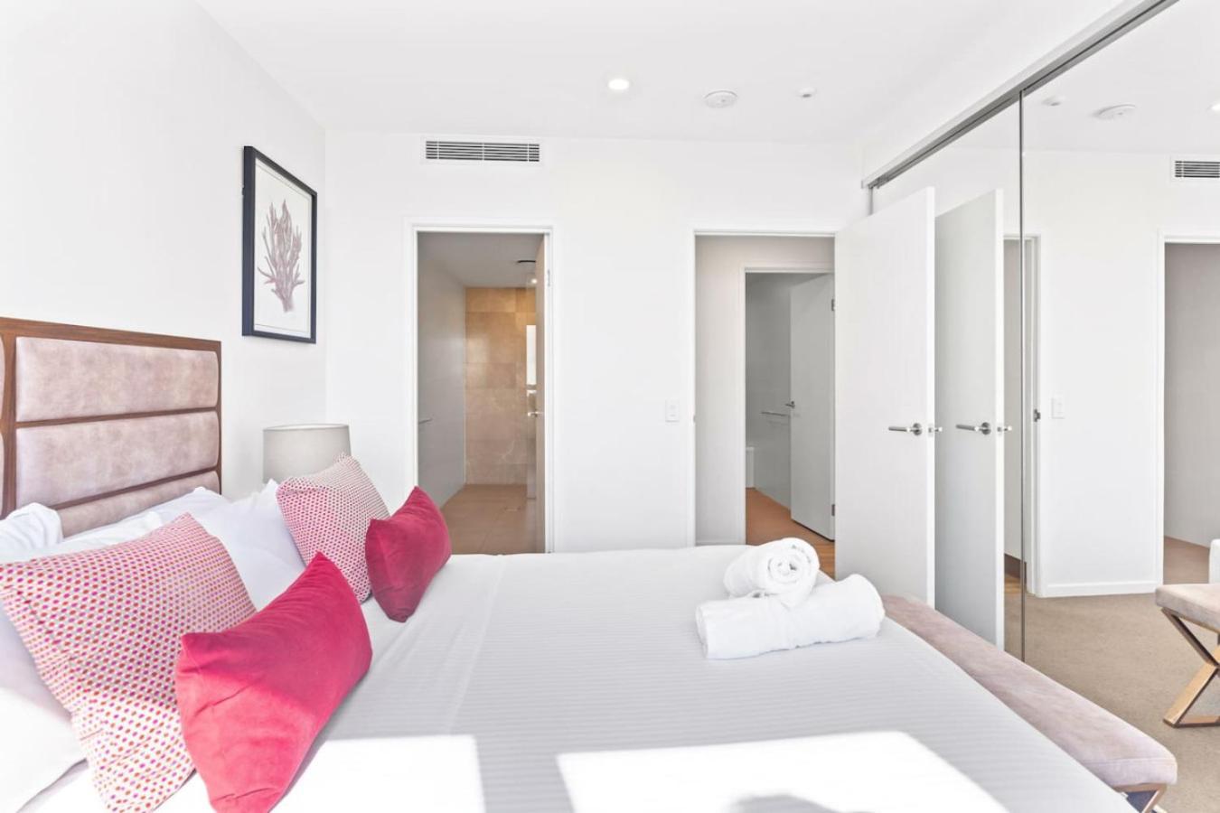 Spacious And Modern 2 Bedroom In Paradise Gold Coast