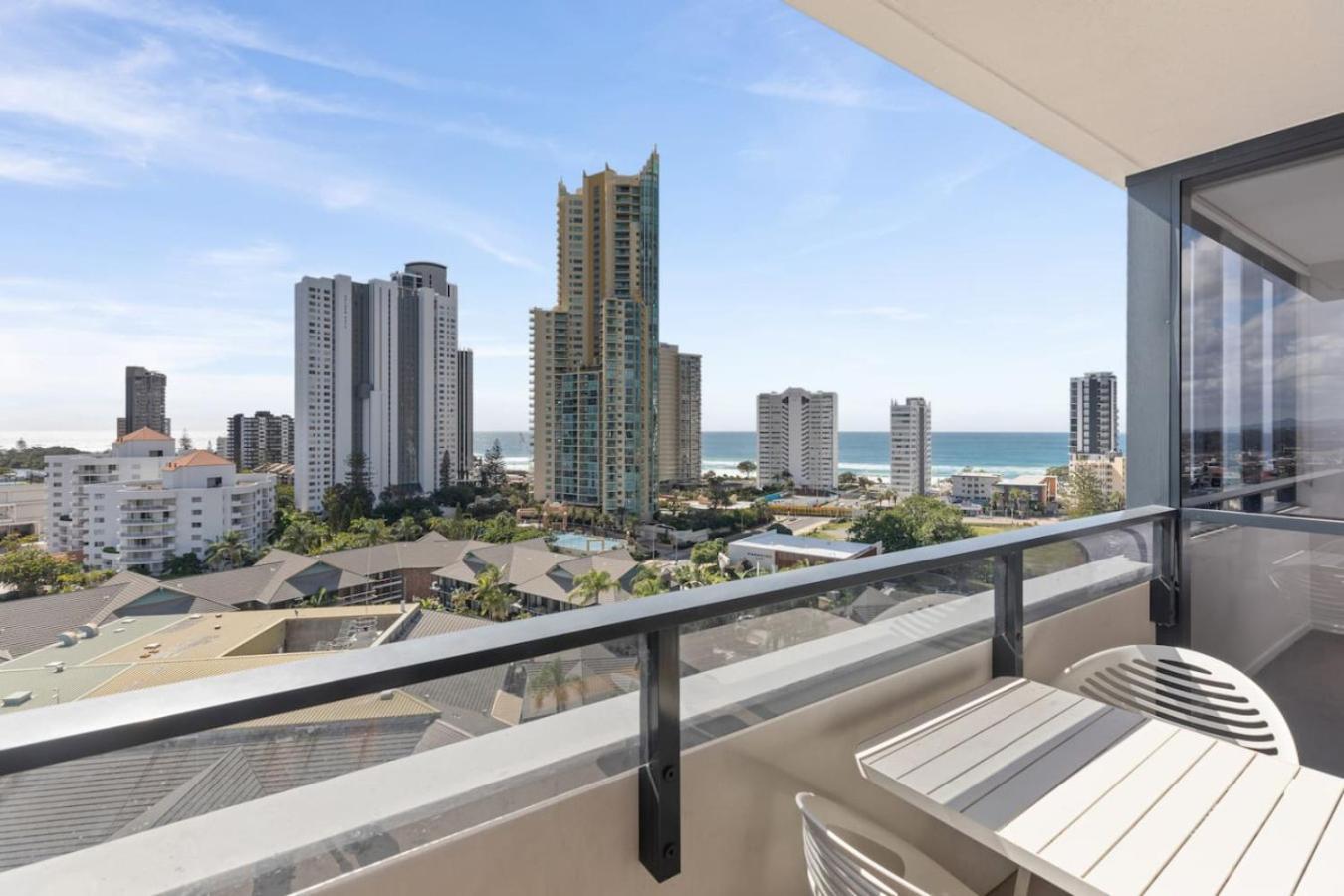 Spacious And Modern 2 Bedroom In Paradise Apartment Gold Coast
