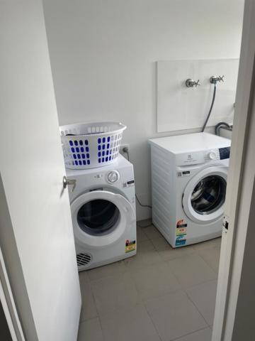 2 Bdrm 2 Bthrm Beachfront Surfers Paradise * Gold Coast