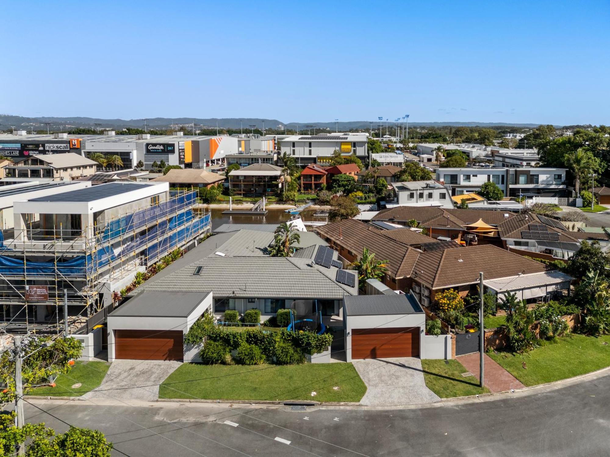Lux Waterfront With Magnesium - The Goldie * Gold Coast