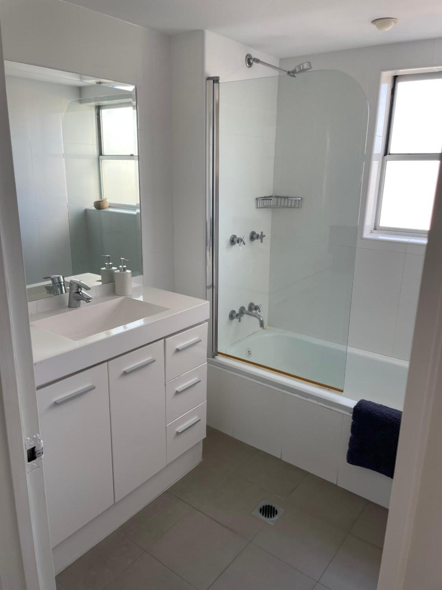 2 Bdrm 2 Bthrm Beachfront Surfers Paradise