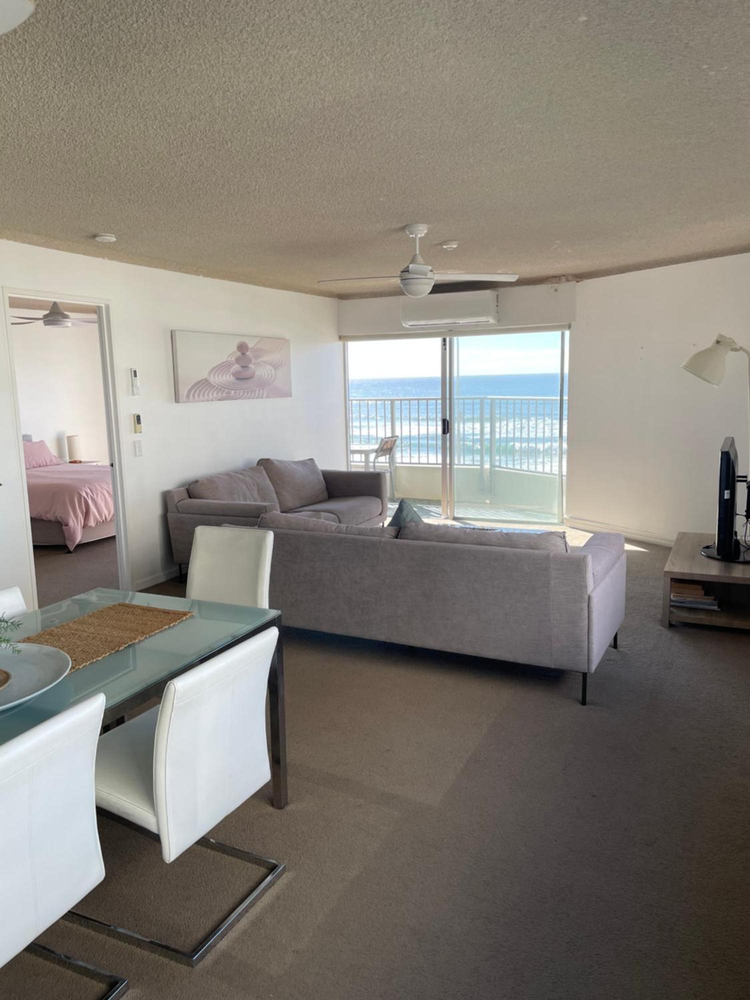 2 Bdrm 2 Bthrm Beachfront Surfers Paradise