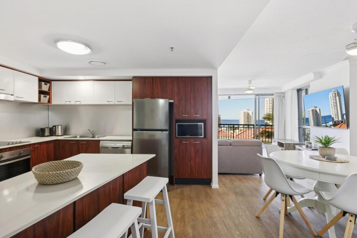 Surfers Paradise 2 Bedroom Oasis