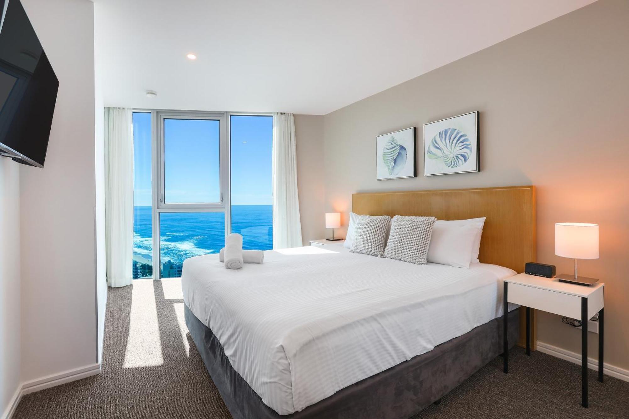 Apartment Number 1 H Residences - Wifi, Parking & By Holidays Gold Coast