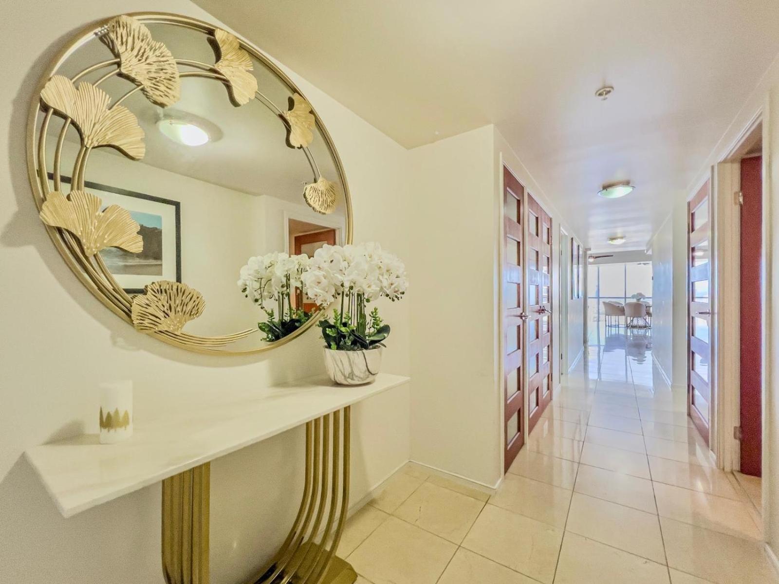 Apartment Sub-penthouse 44th Floor! Gold Coast