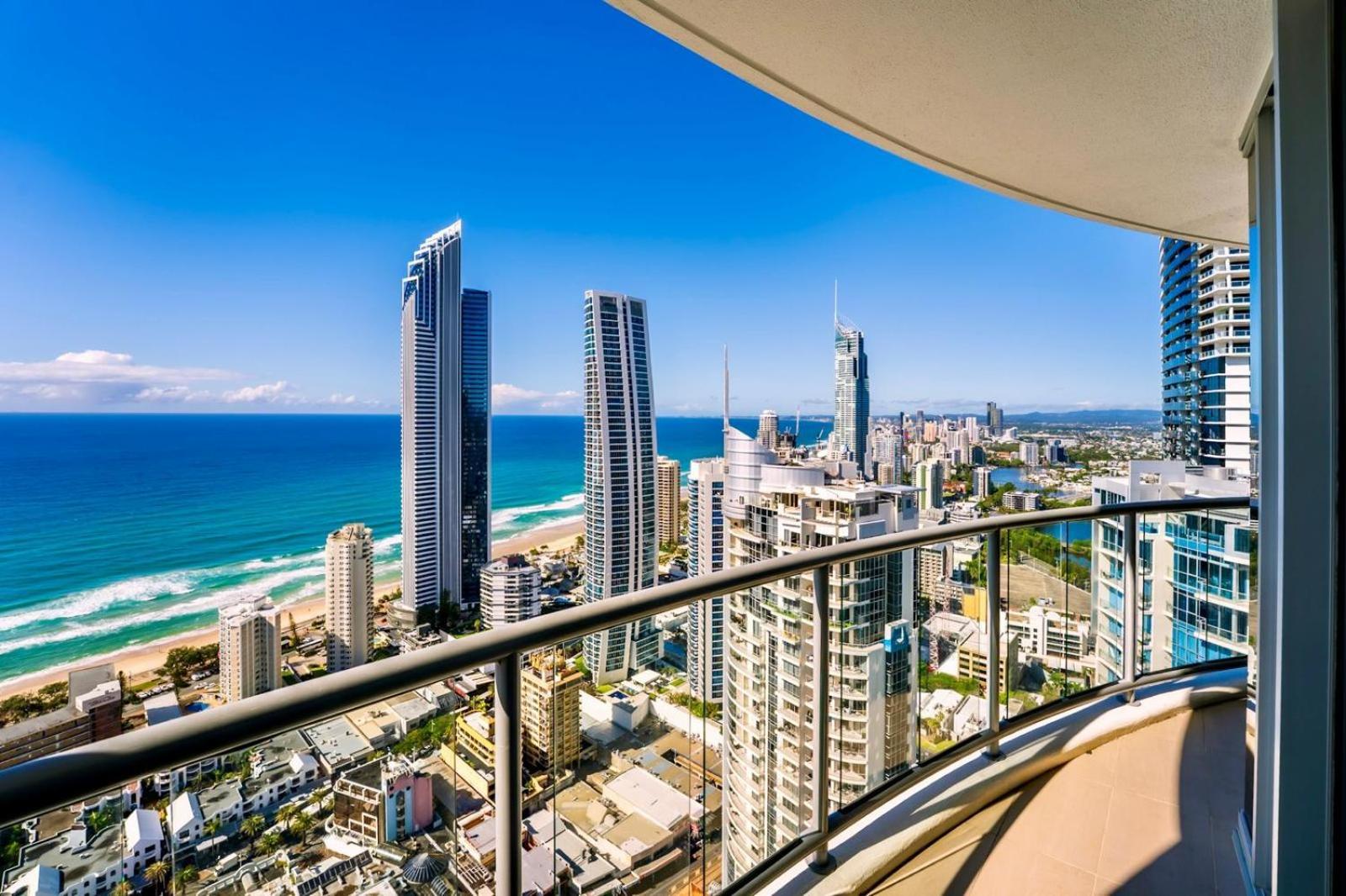 Sub-penthouse 44th Floor!
