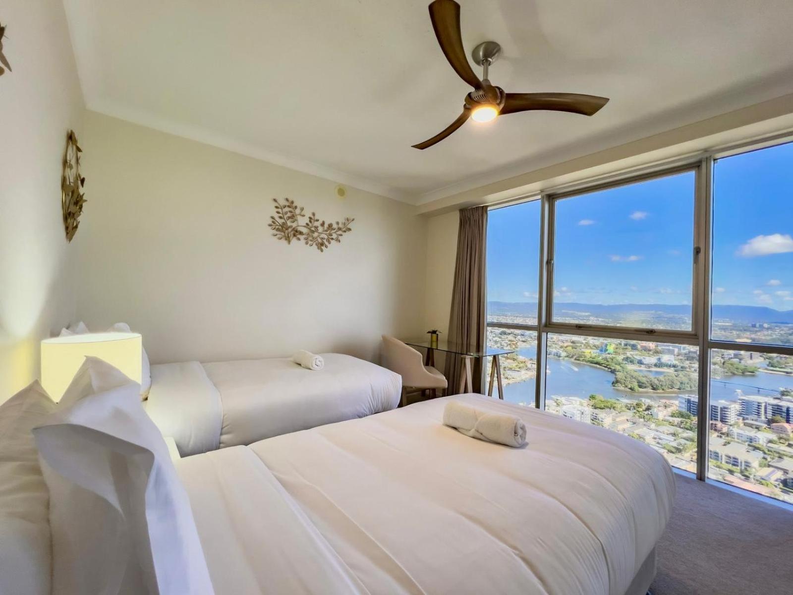 Apartment Sub-penthouse 44th Floor! Gold Coast
