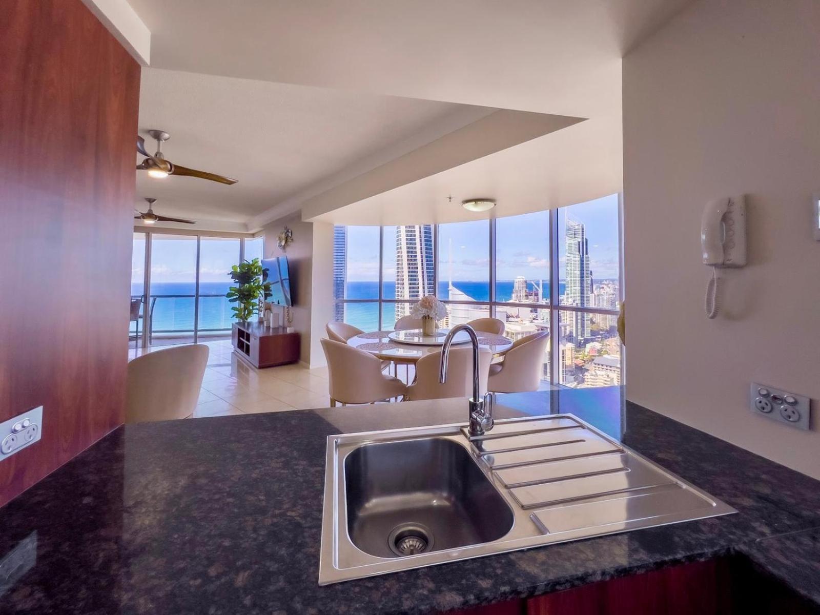 Sub-penthouse 44th Floor! *