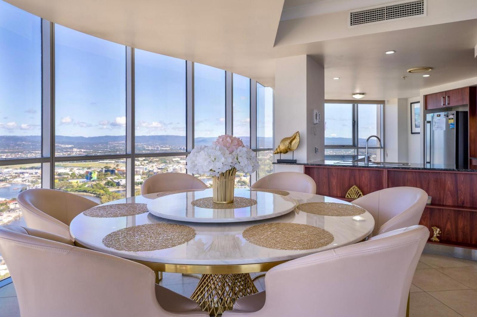 Apartment Sub-penthouse 44th Floor! Gold Coast