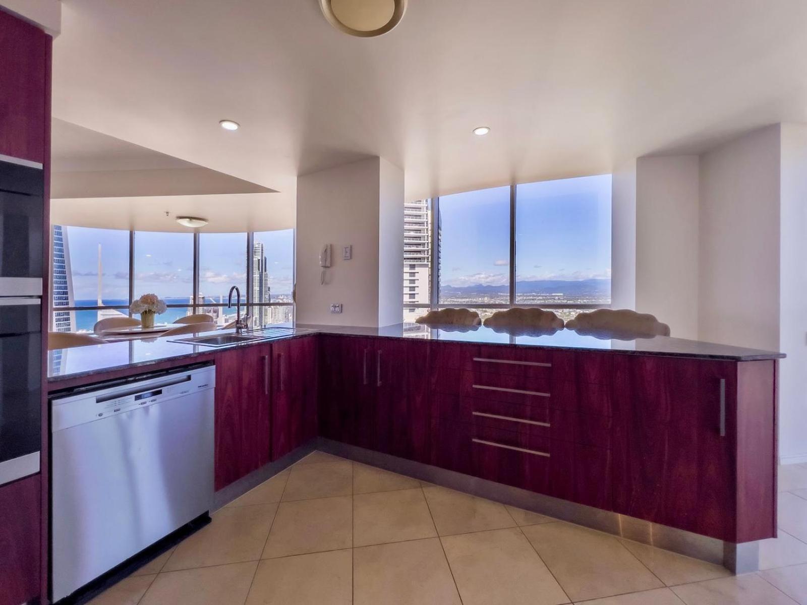 Apartment Sub-penthouse 44th Floor!