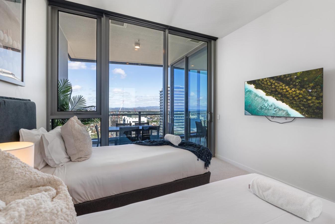 Apartment The Sub-penthouse - Ocean View 34floor 3br In Broadbeach With Parking And Pool