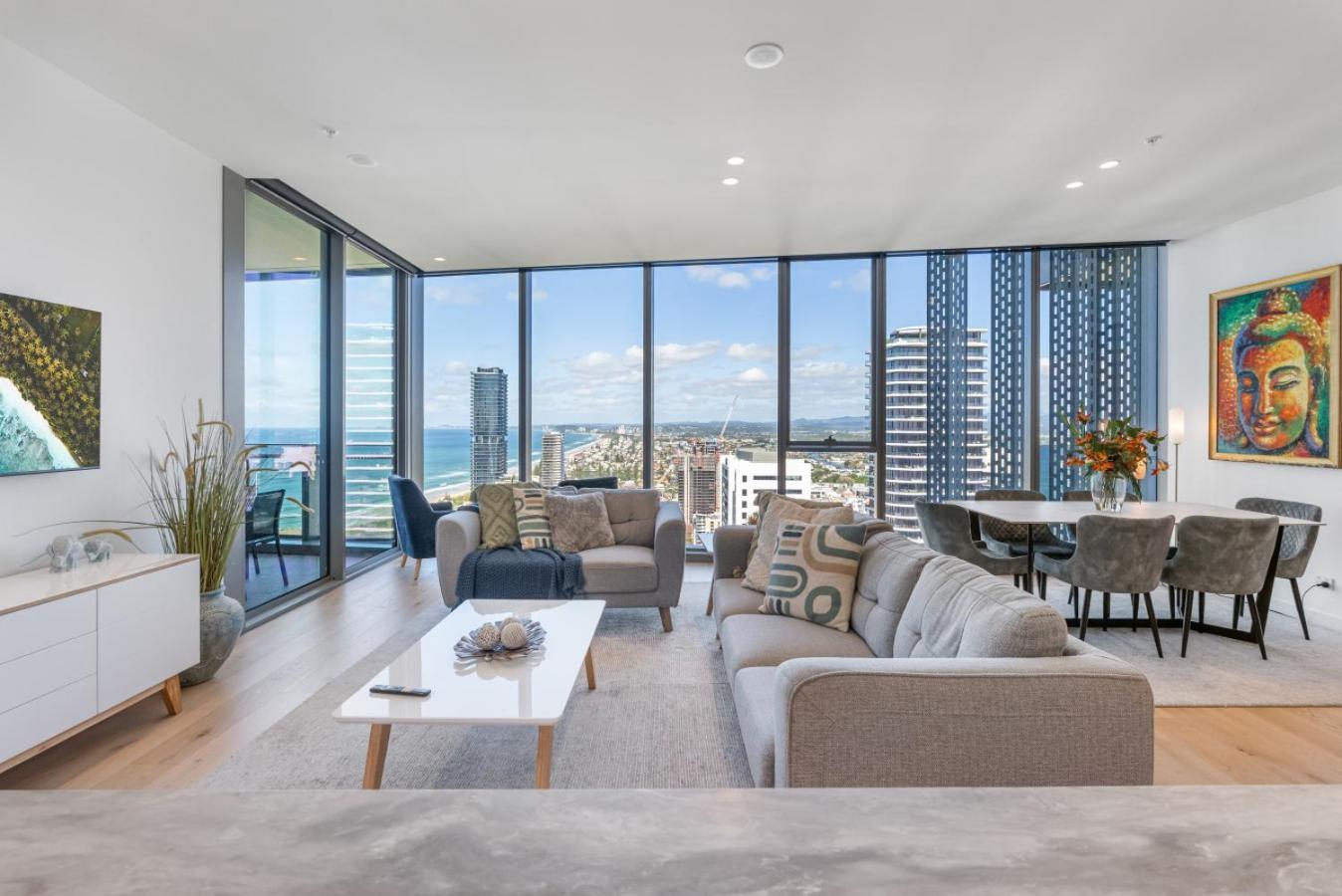 The Sub-penthouse - Ocean View 34floor 3br In Broadbeach With Parking And Pool
