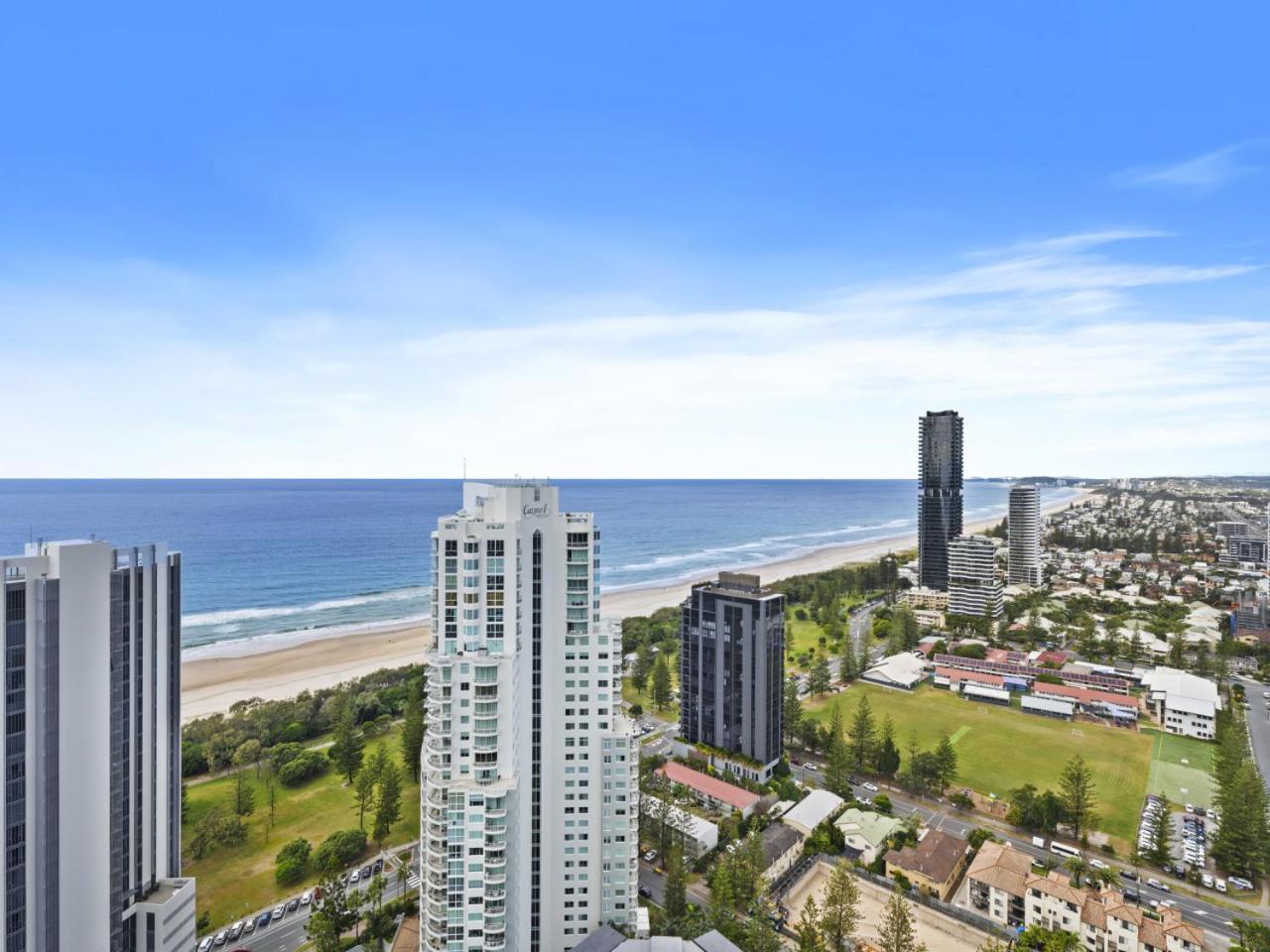 The Sub-penthouse - Ocean View 34floor 3br In Broadbeach With Parking And Pool Apartment