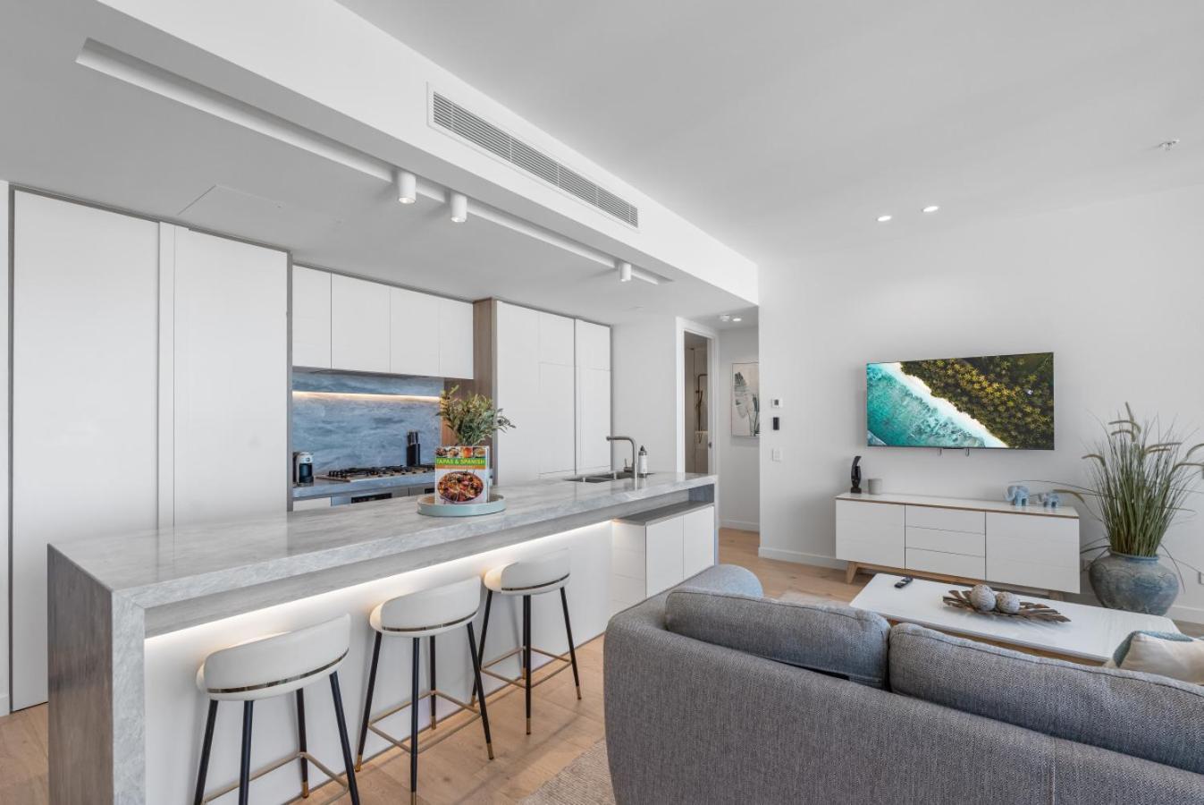 The Sub-penthouse - Ocean View 34floor 3br In Broadbeach With Parking And Pool * Gold Coast