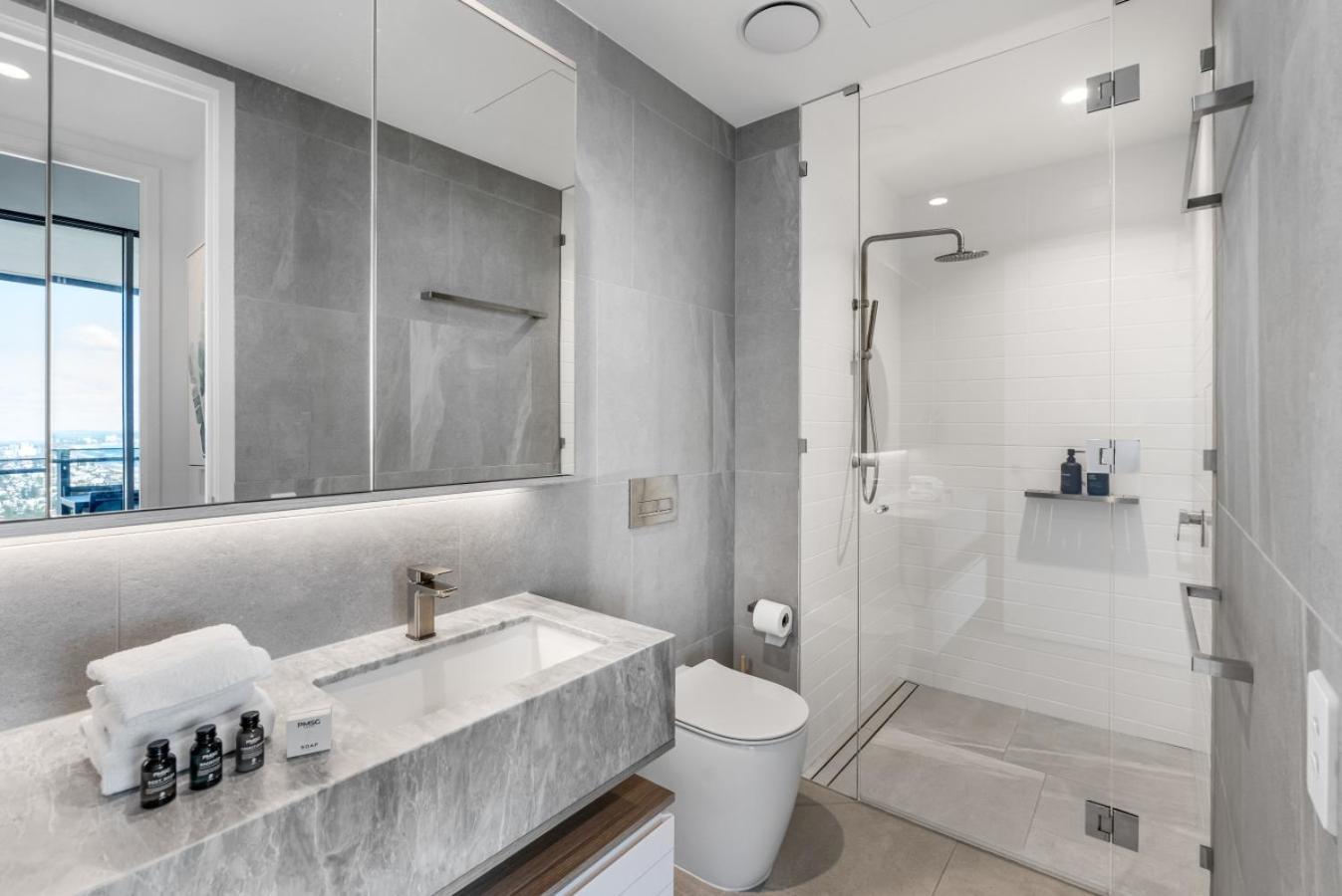 The Sub-penthouse - Ocean View 34floor 3br In Broadbeach With Parking And Pool Apartment