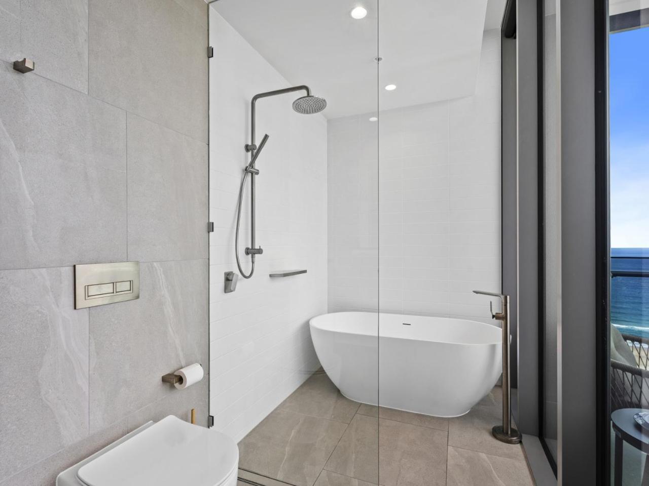 Apartment The Sub-penthouse - Ocean View 34floor 3br In Broadbeach With Parking And Pool Gold Coast