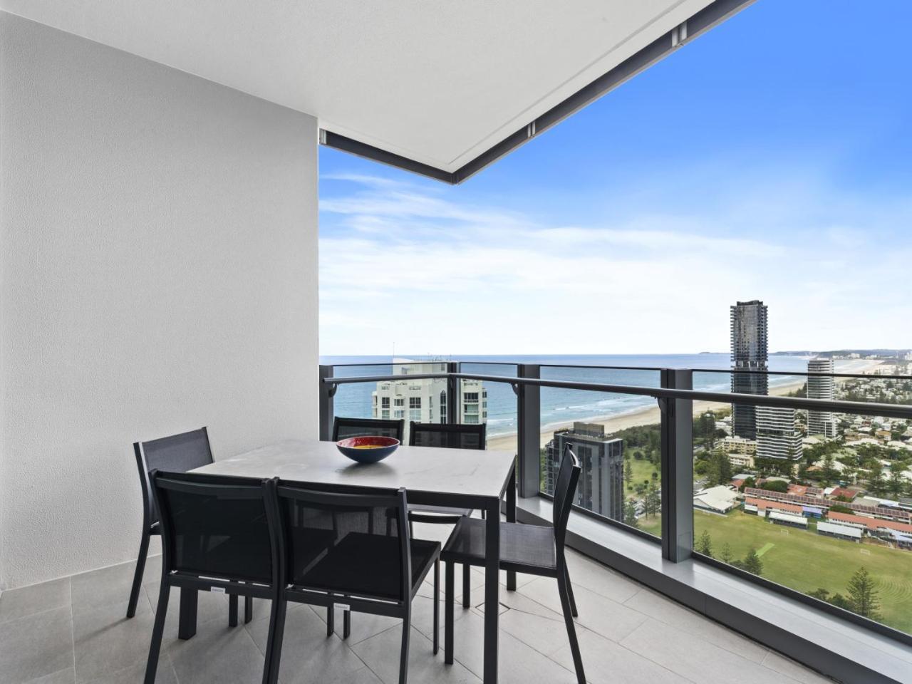 Apartment The Sub-penthouse - Ocean View 34floor 3br In Broadbeach With Parking And Pool *