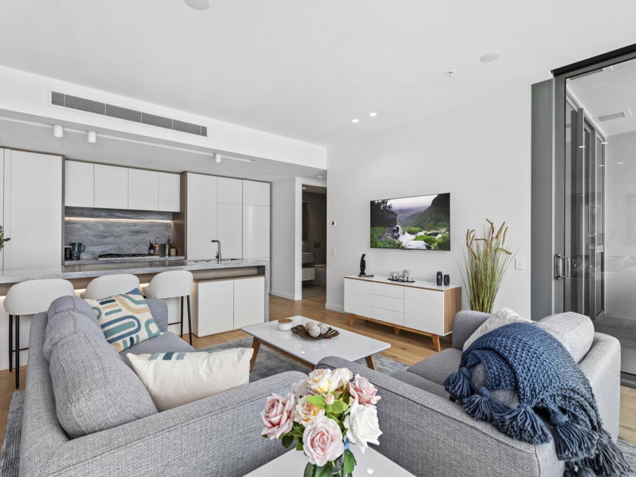 Apartment The Sub-penthouse - Ocean View 34floor 3br In Broadbeach With Parking And Pool