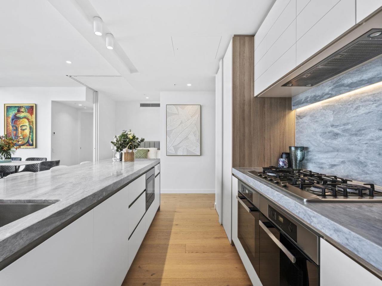 Apartment The Sub-penthouse - Ocean View 34floor 3br In Broadbeach With Parking And Pool *
