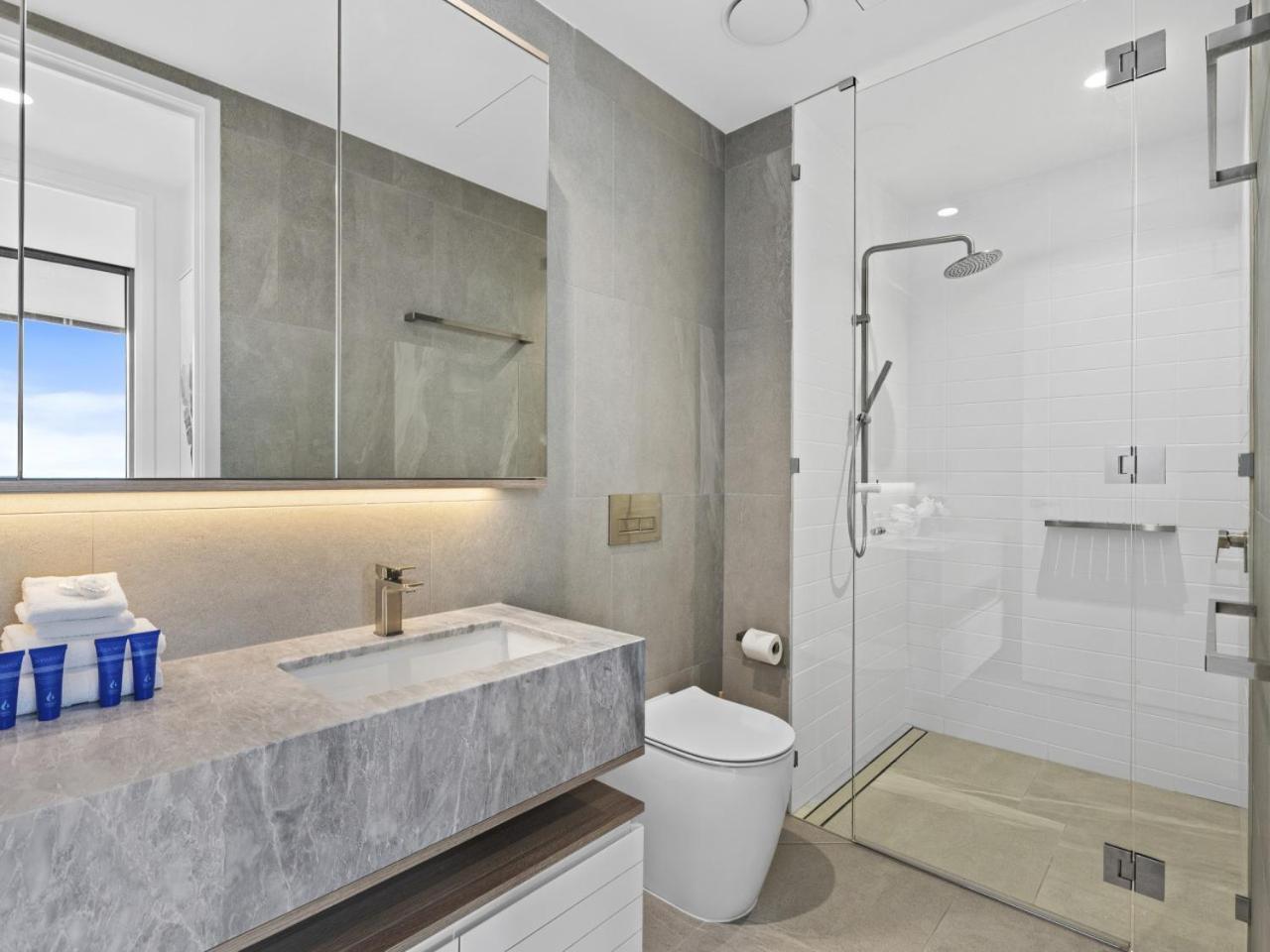 The Sub-penthouse - Ocean View 34floor 3br In Broadbeach With Parking And Pool Apartment *