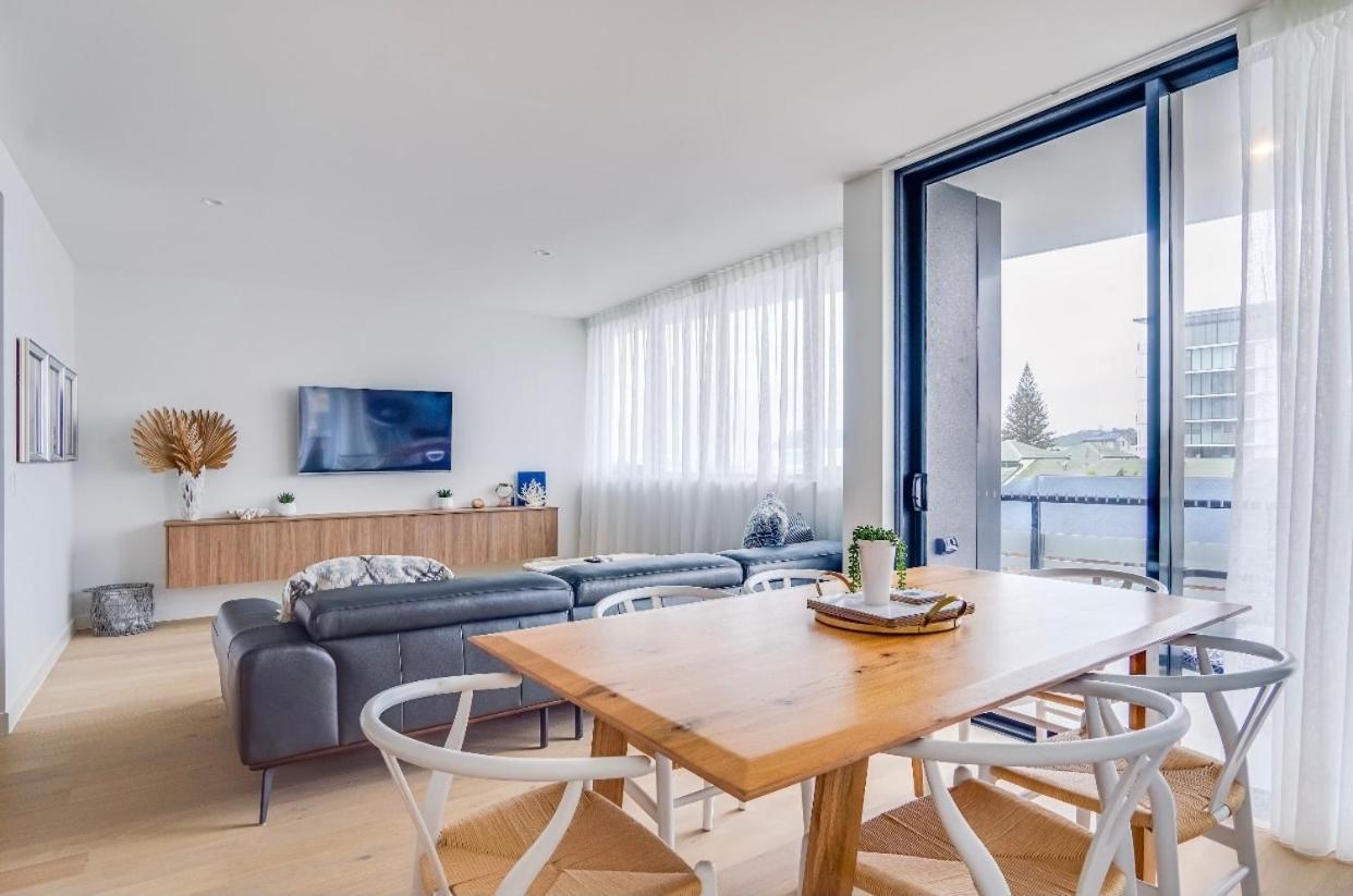 Luxury Palm Getaway Apartment Gold Coast