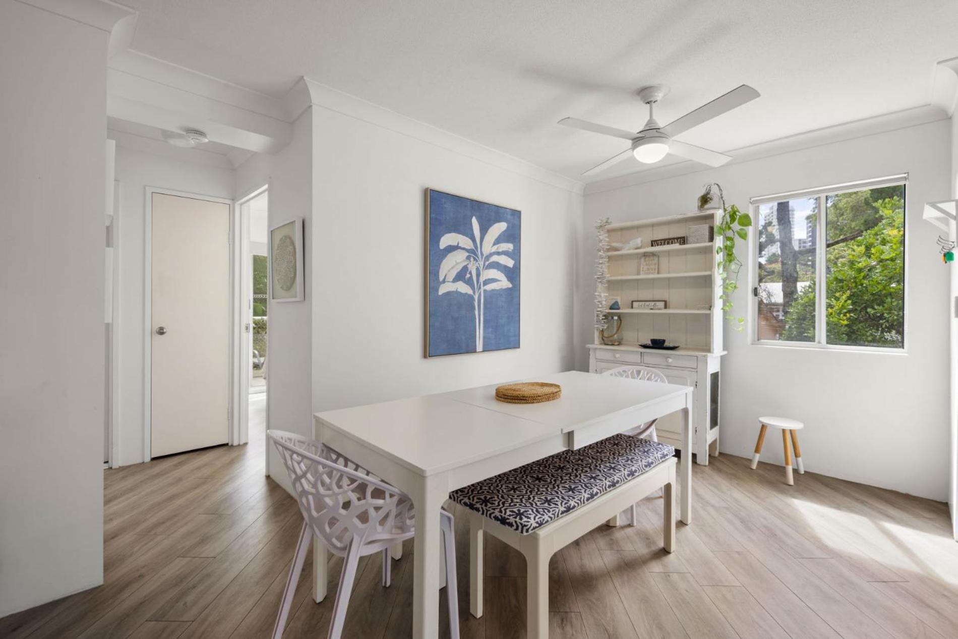 Cosy Burleigh Getaway *