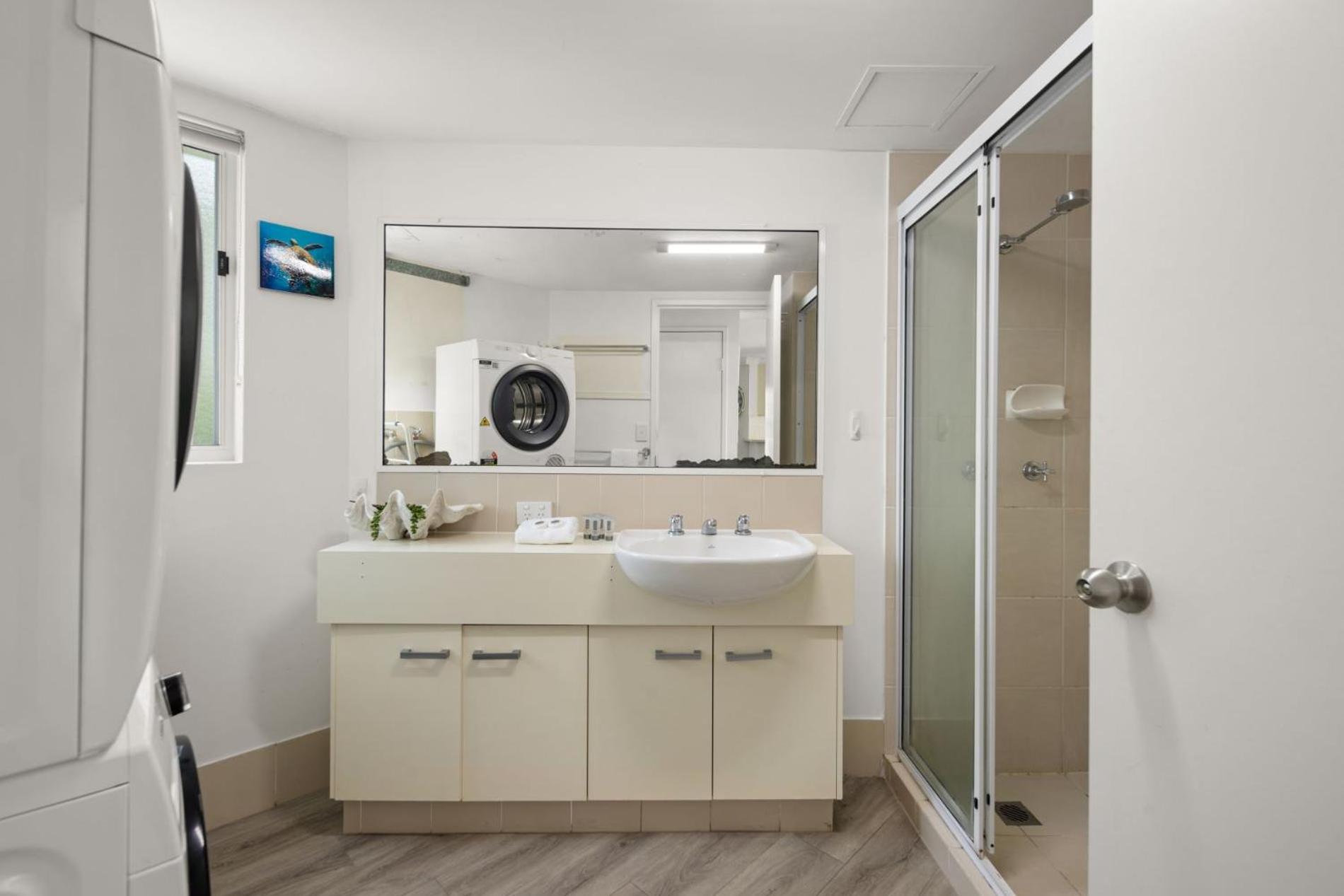 Cosy Burleigh Getaway Apartment