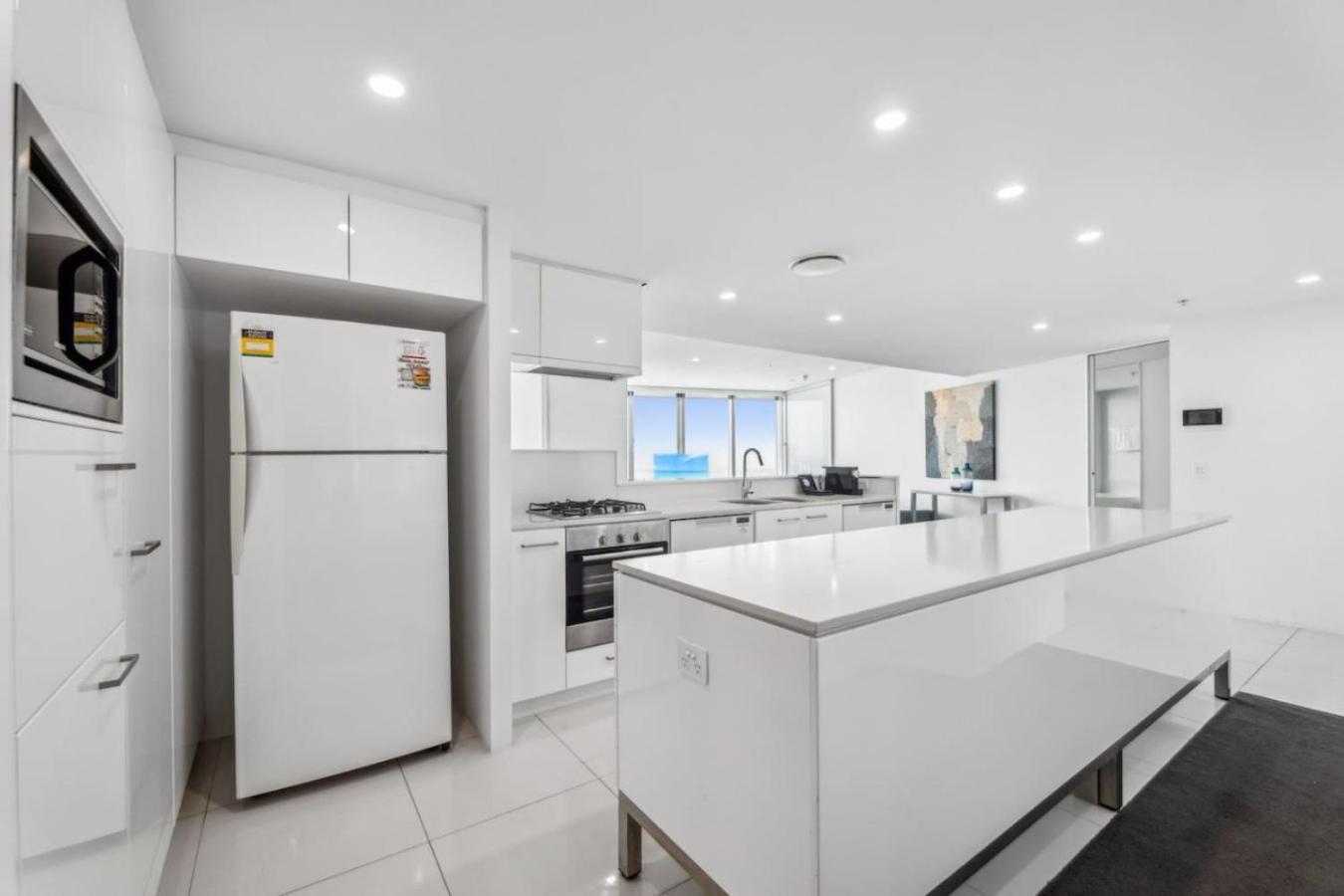 Sky On 54th Floor - Stunning South East Views Apartment *