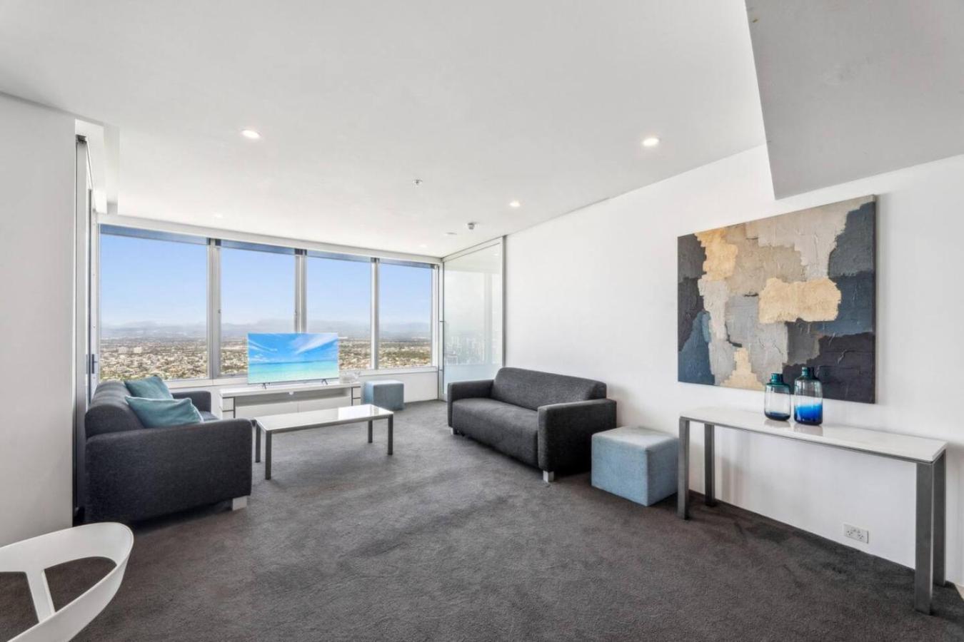 Sky On 54th Floor - Stunning South East Views *