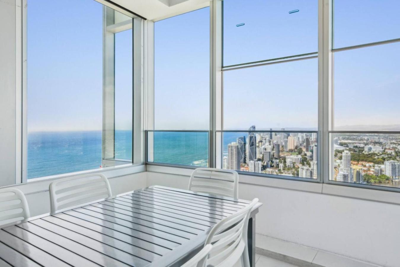 Sky On 54th Floor - Stunning South East Views Apartment Gold Coast
