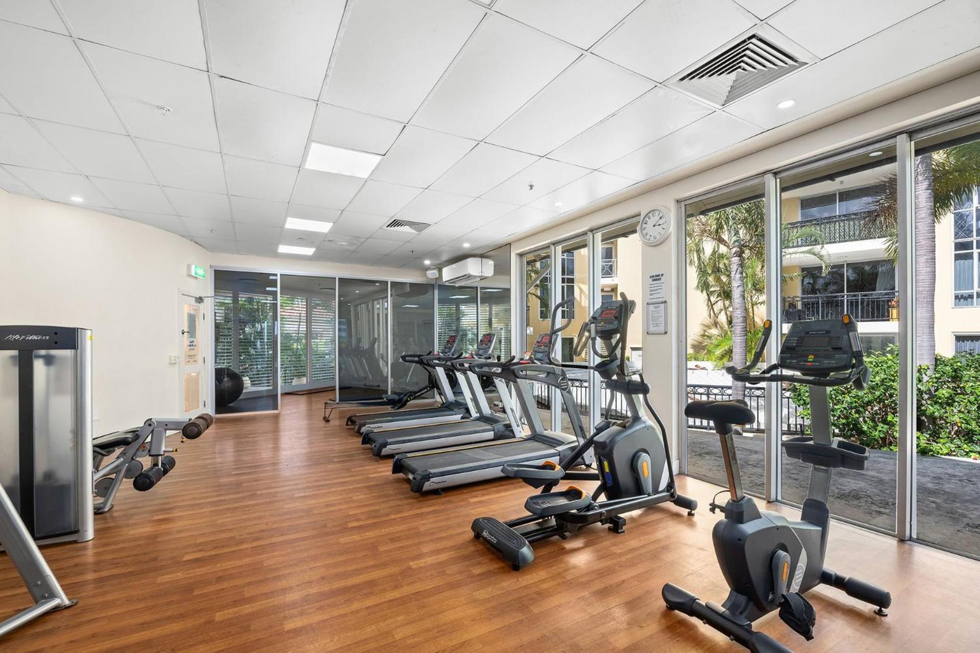 Chevron Renaissance - Spacious 2 Bedroom Haven - Coasthm Apartment *