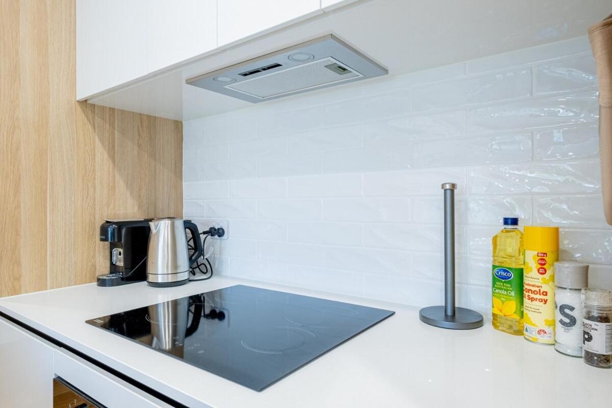 Modern 1 Bedroom Pool, Gym Apartment *