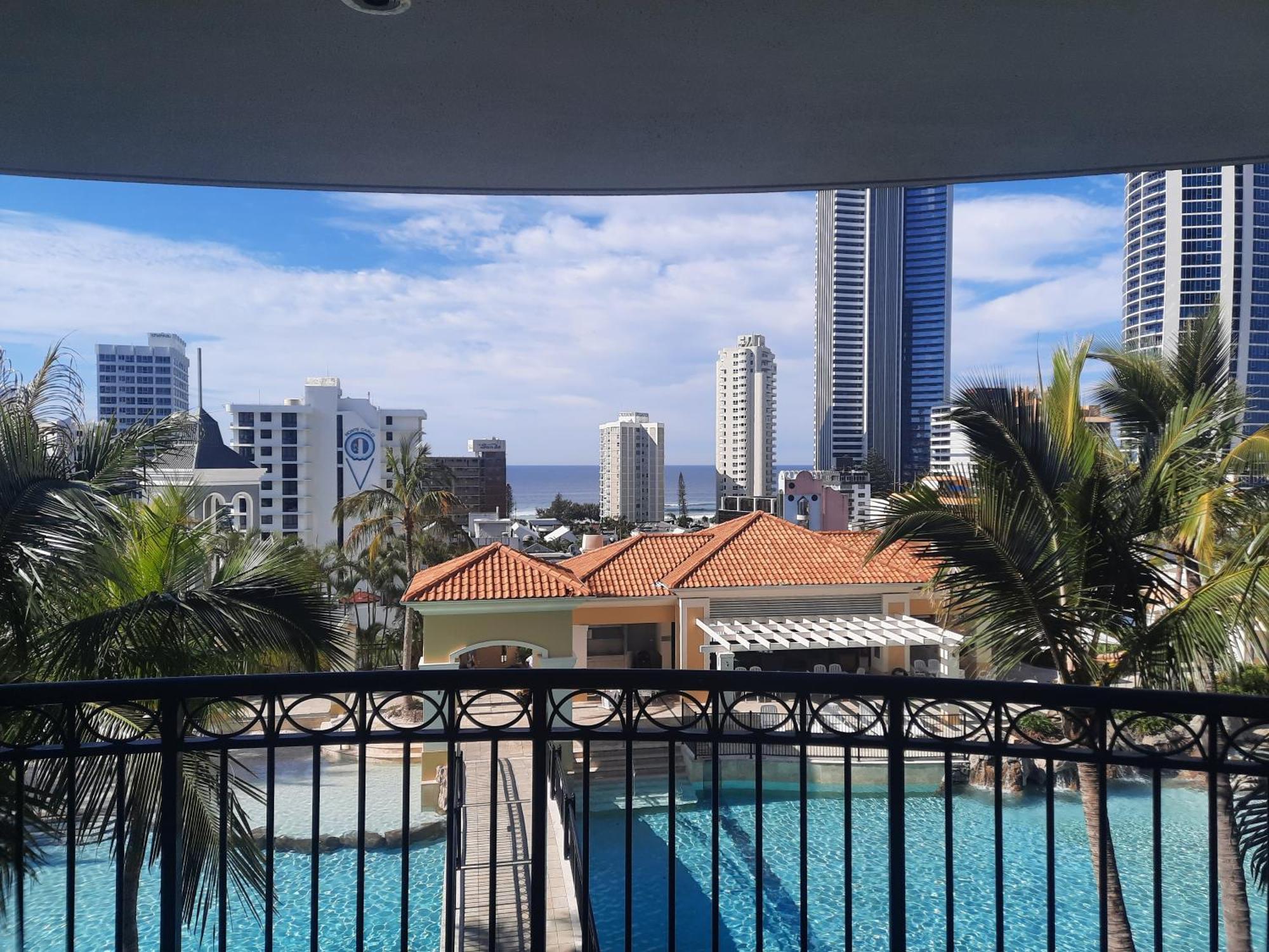 Surfers Paradise 2 Bedroom Oasis Apartment *