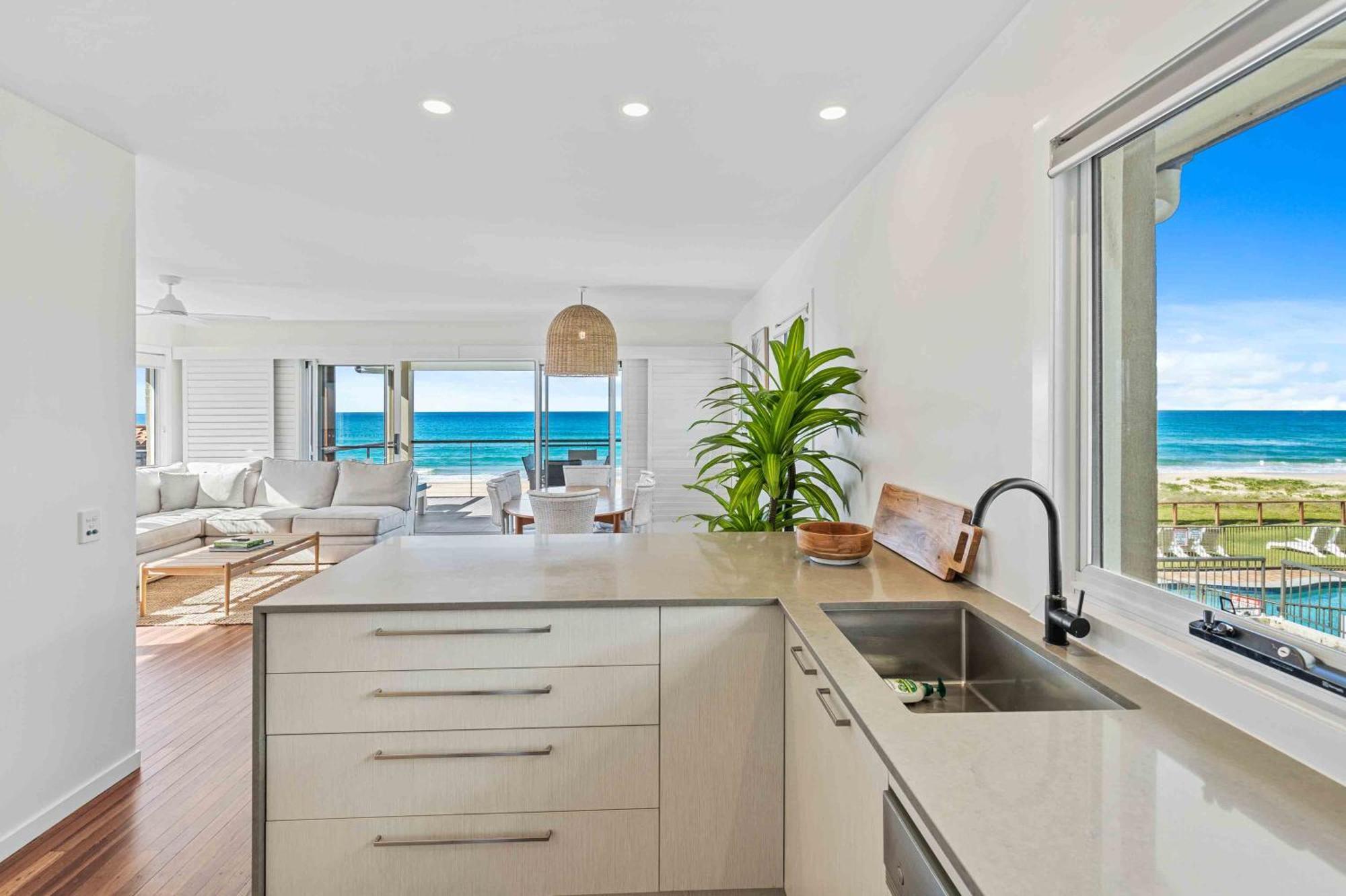 Apartment Mermaid Beachside - Direct Access *