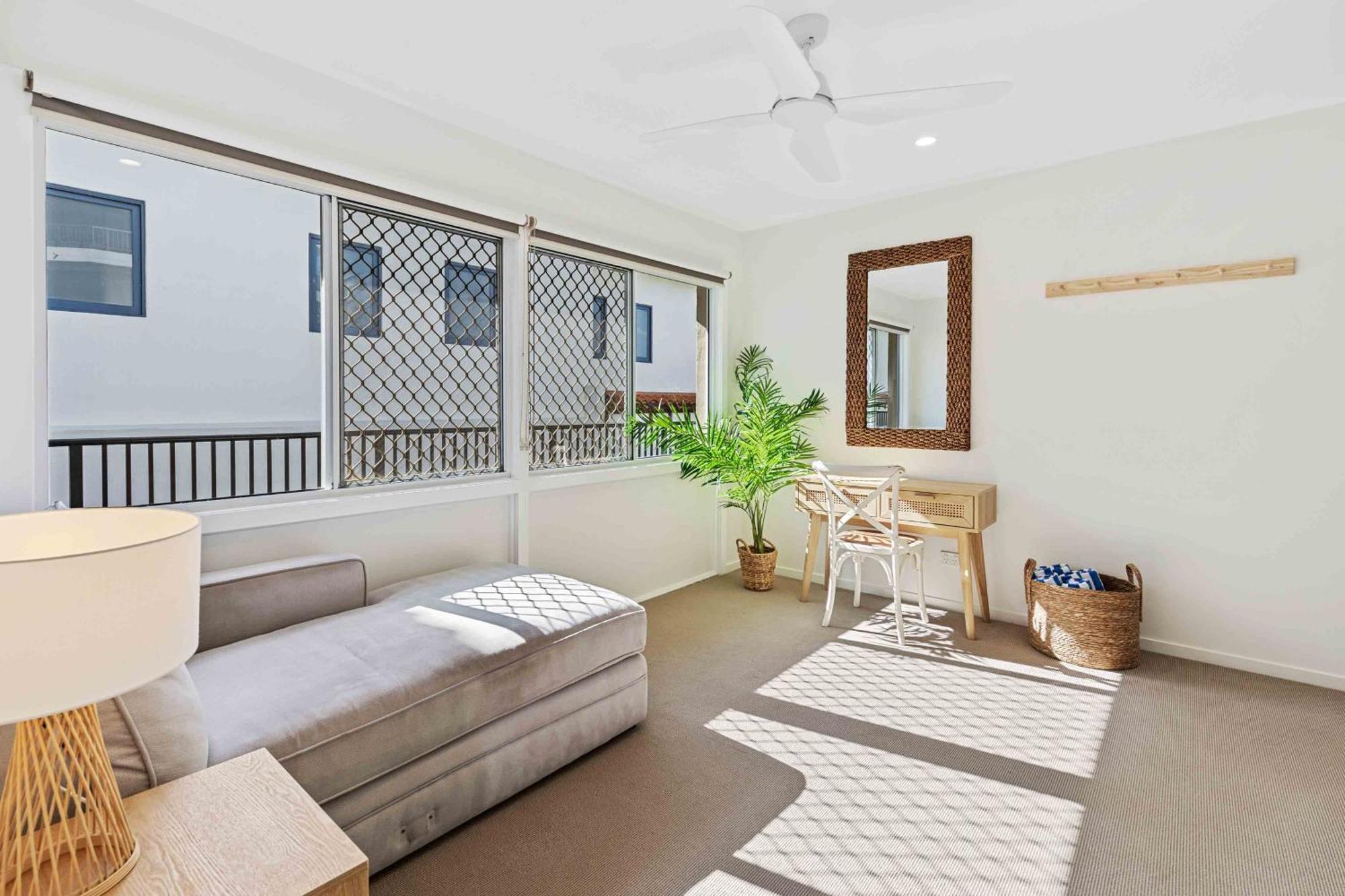Mermaid Beachside - Direct Access Apartment *