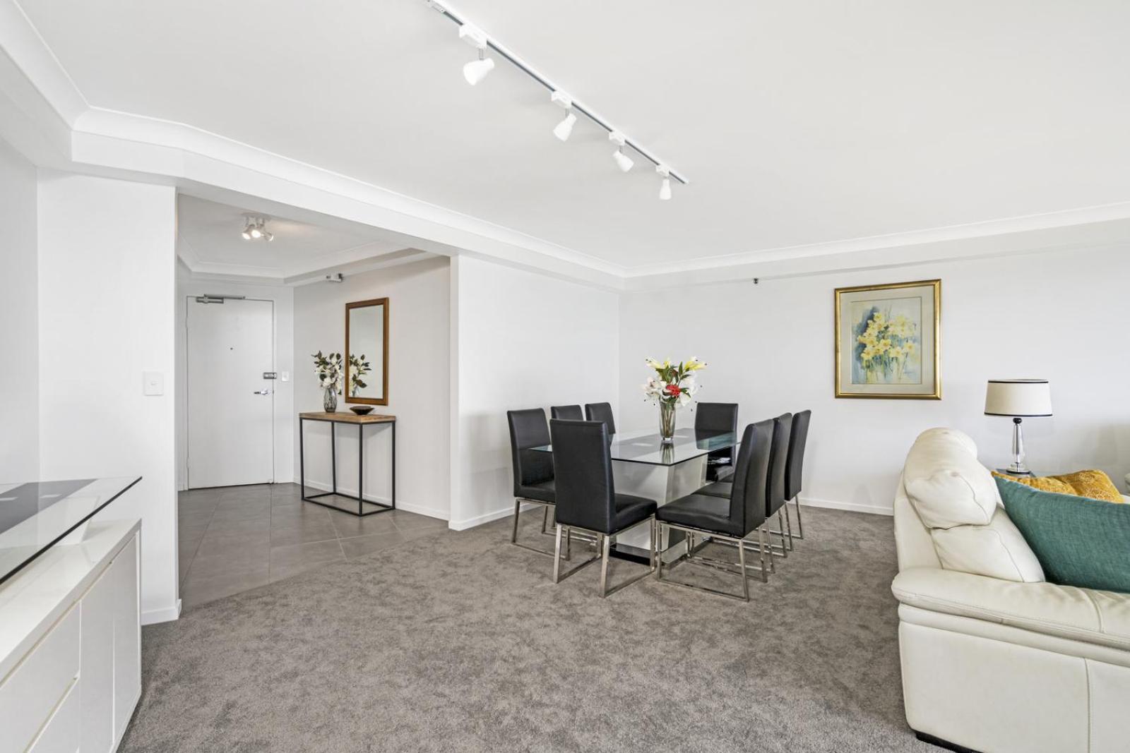 Gemini Court - Hosted By Burleigh Letting *