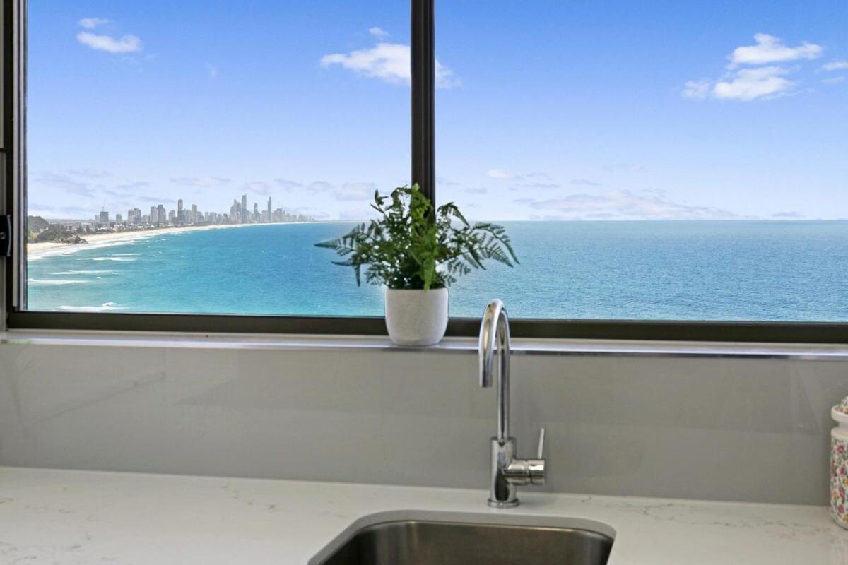 Apartment Beachfront Luxury On Burleigh Hill Casa Del Mar