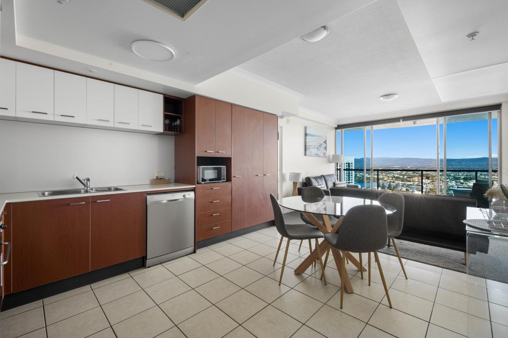 Towers Of Chevron - Private - Hosted By Coastal Letting Co.